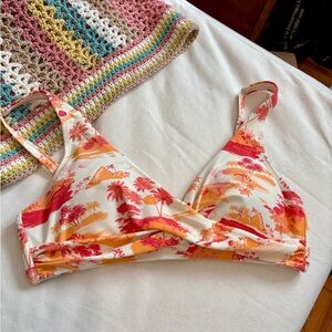 ☀️ Simons Floral Bikini Top in Orange and Red ☀️